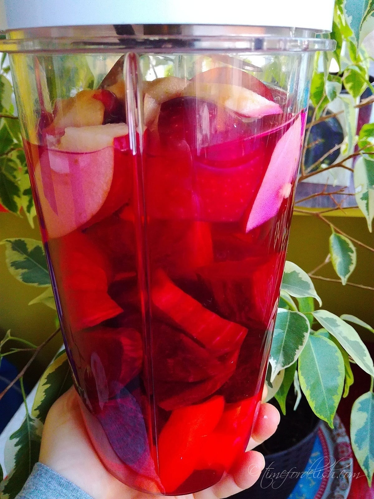beet carrot apple juice with blender